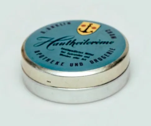 Blechdose der Hautcreme mit der Aufschrift Hautheilcreme, A. Anklin Cham